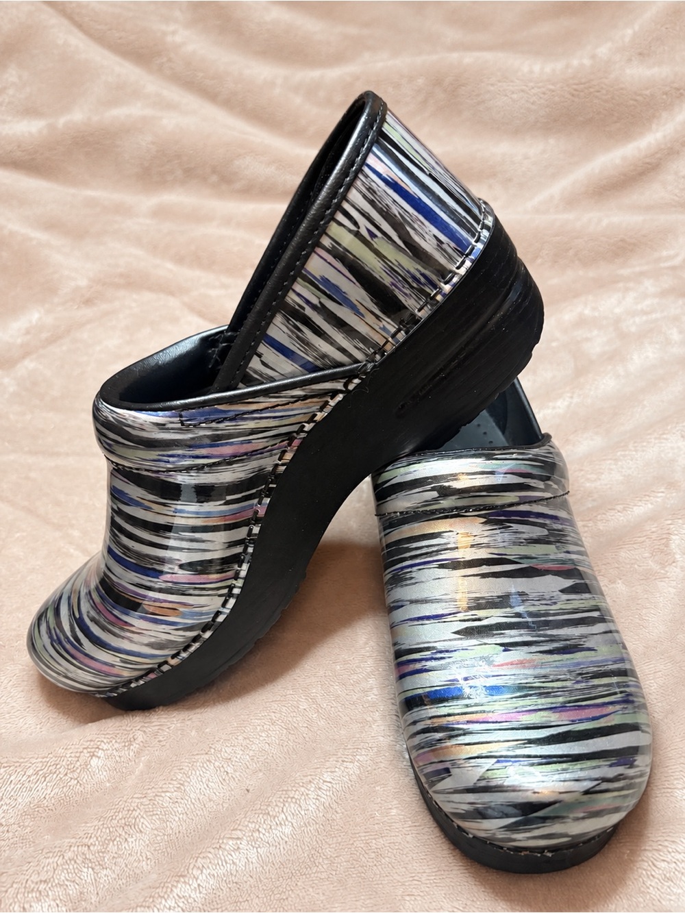 Dansko XP Women’s Metallic Striped Patent Leather Nursing Clogs EU 38